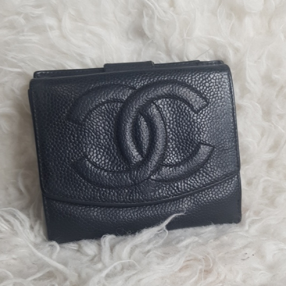 Auth EGA CHANEL CC Logo Grained Calfskin Bifold  Black Textured Leather Wallet